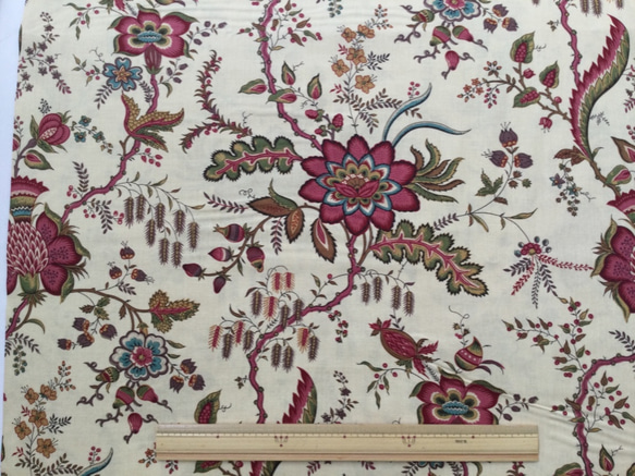 Sajou fabric エキゾチックな花柄　motif 8 on tea base 4枚目の画像