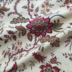 Sajou fabric エキゾチックな花柄　motif 8 on tea base 5枚目の画像