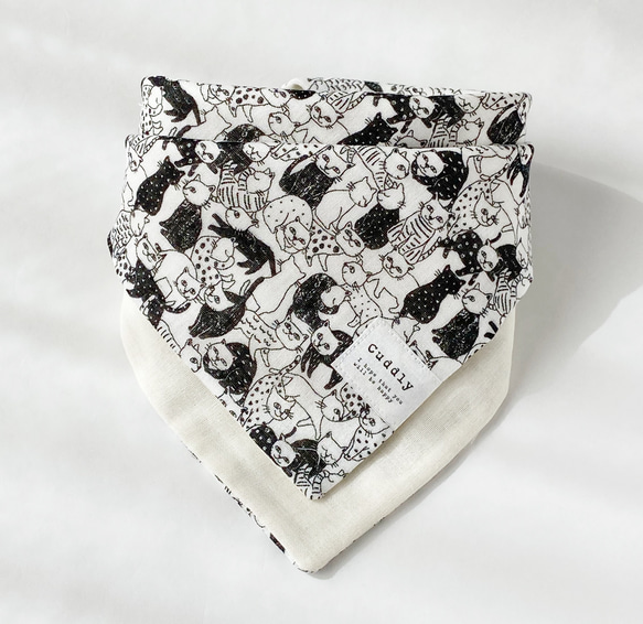 ☆リバーシブルハンカチスタイ☆モノトーン猫柄☆ 1枚目の画像