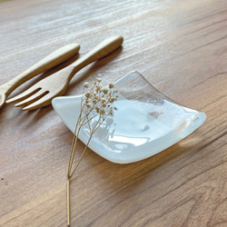 「層雲」　白色とマーブルのガラス豆皿　箸置き　お皿　ガラスプレート　ガラス皿　ガラス工芸　お皿　食器　ガラス　雑貨 3枚目の画像