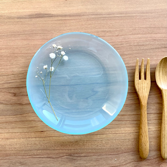 「海色を映す水たまり」丸いガラス皿（マット仕上げ）　　ガラス工芸　食器　小物置き　小皿　プレート　お皿　ギフト 3枚目の画像