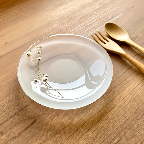 雨上がりの雲を映す水たまりS」 丸いガラス皿 プレート 食器 ガラス