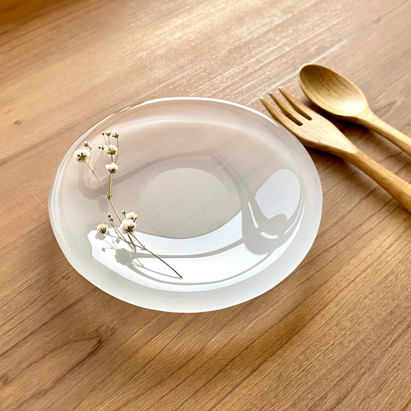雨上がりの雲を映す水たまりS」 丸いガラス皿 プレート 食器 ガラス