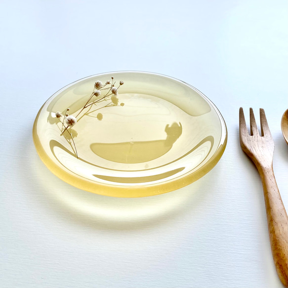 「黄金色の空を映す水たまりM」丸いガラス皿　マット仕上げ　　皿　食器　プレート　ガラス工芸 6枚目の画像