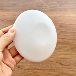 「冬空を漂う雲を映す水たまり」白色の丸いガラス皿　食器　ガラス 5枚目の画像