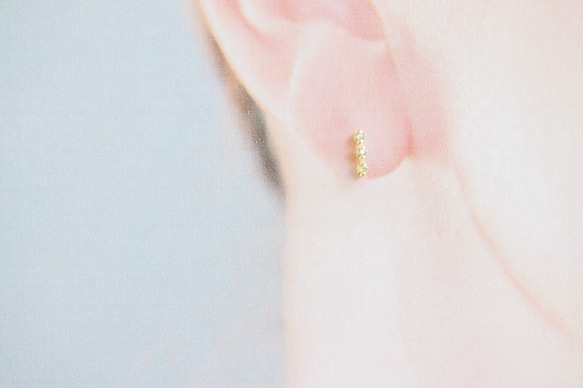 18K diamonds tiny stud earrings・星に願いを・ 2枚目の画像