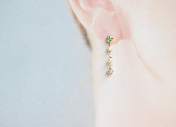 18K Emerald & Pearl Stud Earrings - 中世ヨーロピアンスタイルピアス 2枚目の画像