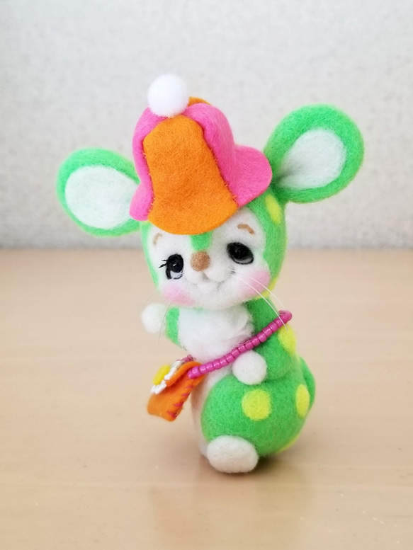 おしゃれ可愛いネズミの羊毛フェルト メルヘン♡レトロなネズミちゃん(蛍光グリーン) ～レトロポップversion