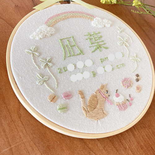 ≪セミオーダーで叶える ちょっぴり贅沢な手刺繍バースボード≫猫