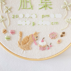 ≪セミオーダーで叶える ちょっぴり贅沢な手刺繍バースボード≫猫,スイーツ,虹,四葉のクローバー,パンチニードル,雲 7枚目の画像