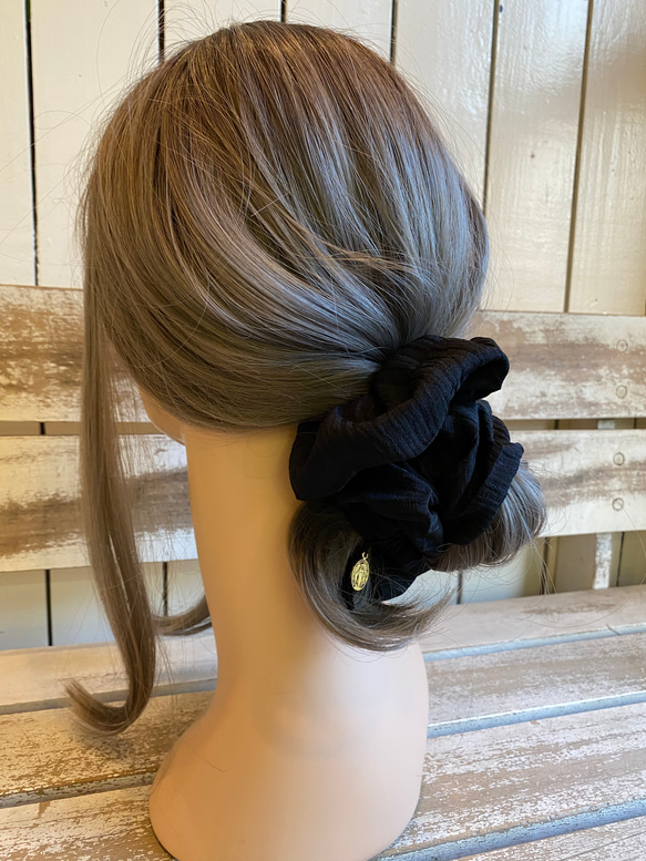 ♻︎AQ ETHICAL UPCYCLE HAIR ACCESSORIES ‖SLIK SCRUNCHIE シュシュ 1枚目の画像