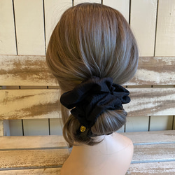 ♻︎AQ ETHICAL UPCYCLE HAIR ACCESSORIES ‖SLIK SCRUNCHIE シュシュ 2枚目の画像