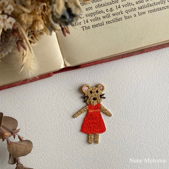 ネズミの女の子Cerise（スリーズ）ちゃん/刺繍アイロンワッペン 1枚目の画像