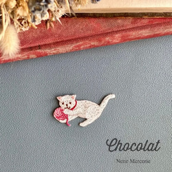 子猫のChocolatちゃん/レッド/刺繍アイロンワッペン 1枚目の画像