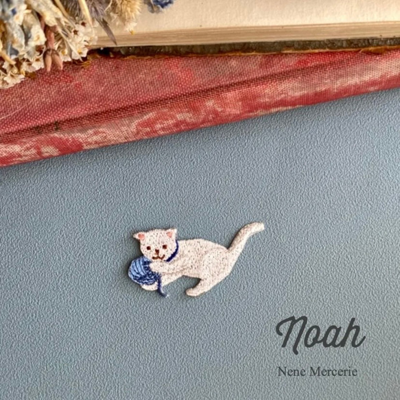 子猫のNoahくん/ブルー/刺繍アイロンワッペン 1枚目の画像