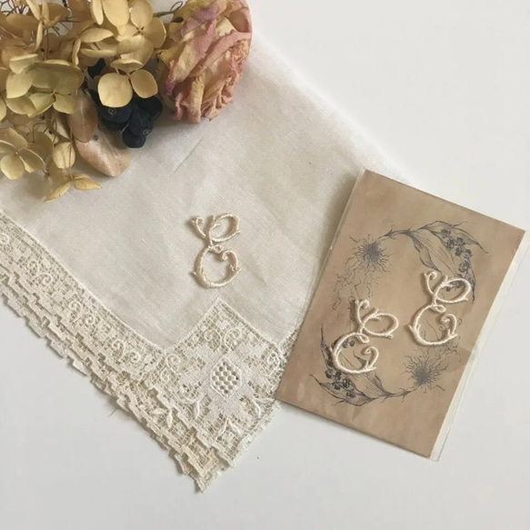 「E」イニシャル刺繍/2枚セット/アイロンワッペン 1枚目の画像