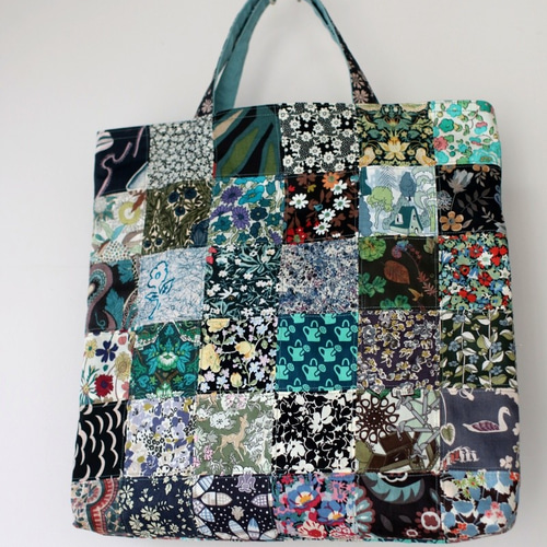 リバティプリントのバッグ おしゃれなパッチワーク キットのみ リバティ パッチワークバッグ ブルーグリーン系 A4対応 トートバッグ