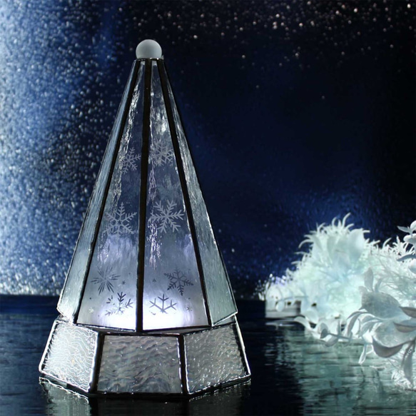 【大人のクリスマスツリー／雪と氷の世界】（Ｌサイズ）ステンドグラス･ランプ,LEDライト付　★送料無料 2枚目の画像