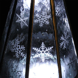 【大人のクリスマスツリー／雪と氷の世界】（Ｌサイズ）ステンドグラス･ランプ,LEDライト付　★送料無料 4枚目の画像