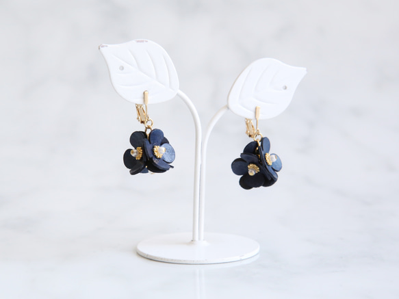 14kgf 革花 PONPONmini ピアス/イヤリング  navy 2枚目の画像