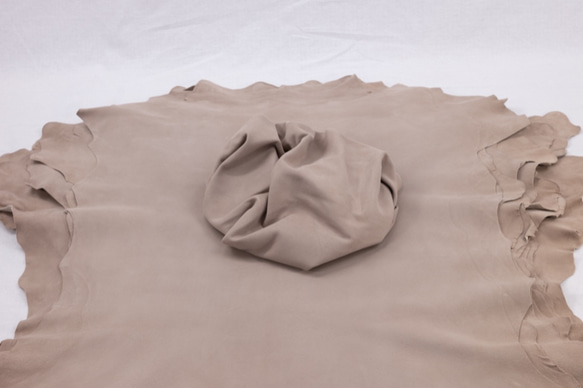 シープシルキースエード #9068 L.トープ - Sheep Silky Suede - 天然皮革 Leather 3枚目の画像