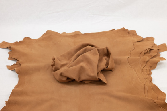 シープシルキースエード #9558 キャメル - Sheep Silky Suede - 天然皮革 Leather 3枚目の画像