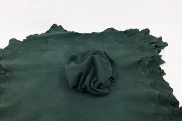 シープシルキースエード #9586 D.グリーン - Sheep Silky Suede - 天然皮革 Leather 3枚目の画像