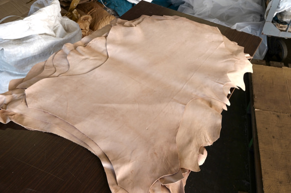 ヌメシープ クラスト  フルベジ - Veg Sheep Crust - 羊革 天然皮革 Leather 植物タンニン鞣 1枚目の画像