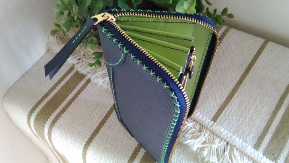 ダブルファスナーの長財布　（ネイビーピスタチオ） 16,800円