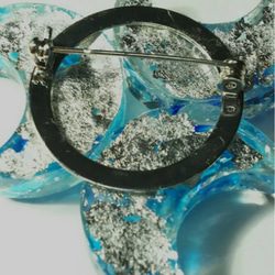 三日月みっつのめくるめくブローチ 琉球ガラス ブルー 3枚目の画像