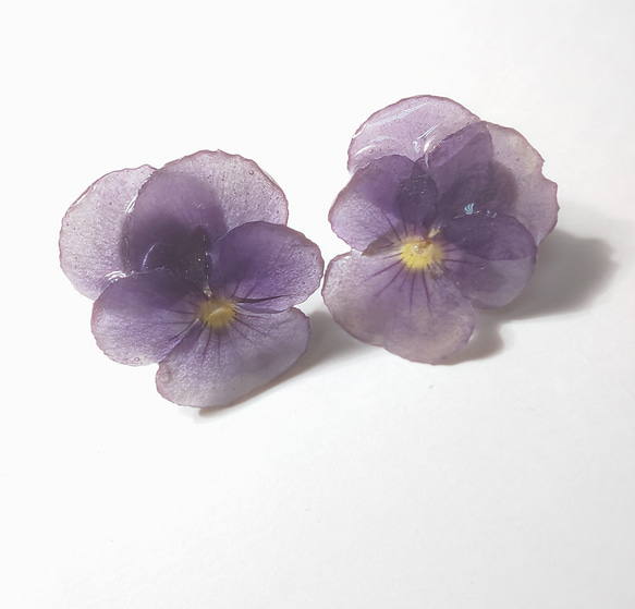 アンティークカラービオラのイヤリング 錆紫色 1枚目の画像