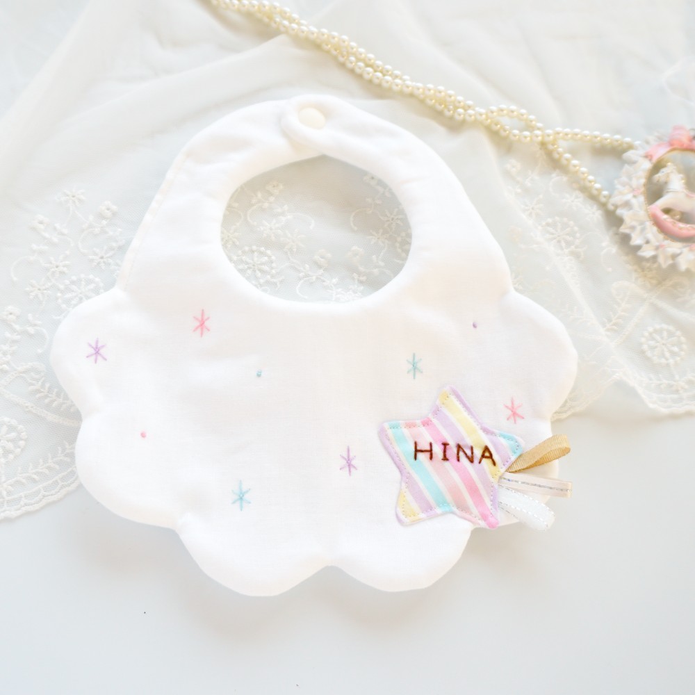 【名入れオーダー】星空と流れ星のきらきら刺繍スタイ 名入れオーダー】星空と流れ星のきらきら刺繍スタイ