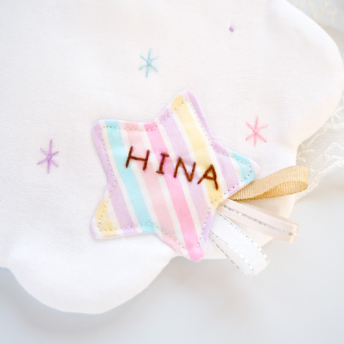 特集掲載＊キラキラ雲と流れ星のスタイ♡名入れ・お名前刺繍