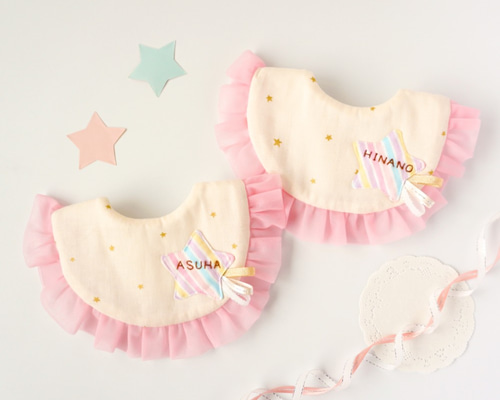 【名入れオーダー】星空と流れ星のきらきら刺繍スタイ 名入れオーダー】星空と流れ星のきらきら刺繍スタイ