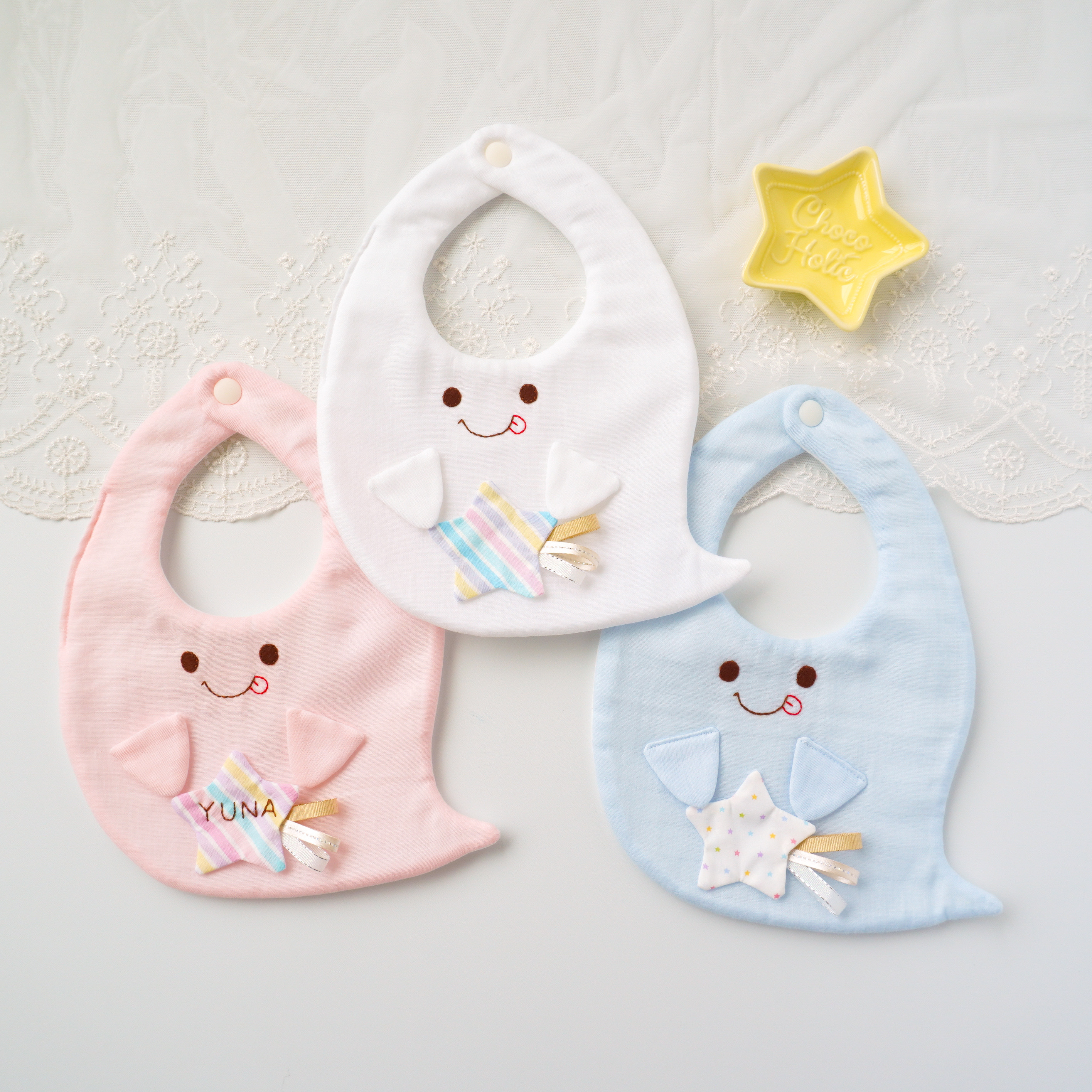 【名入れオーダー】星空と流れ星のきらきら刺繍スタイ 名入れオーダー】星空と流れ星のきらきら刺繍スタイ スタイ