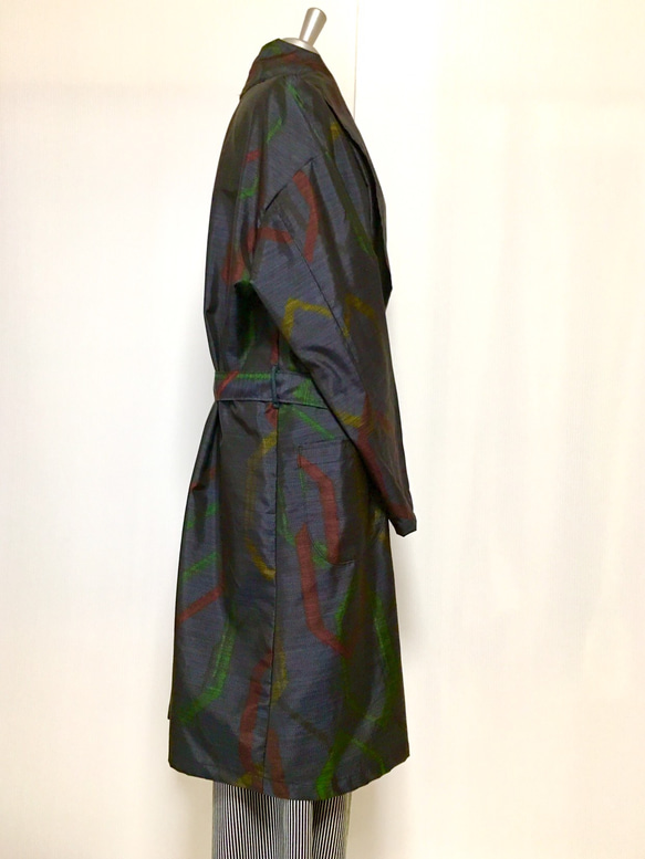 大島紬 着物リメイク 羽のように軽いショールコート 大きいサイズ 3枚目の画像