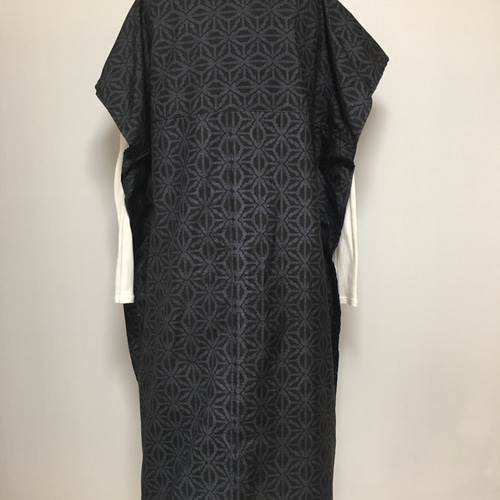 着物リメイク 大島紬(7マルキ)からドロップショルダーワンピース(L~LL) 7マルキ【大島紬】L~LL ワンピース&バック&ポーチ 着物リメイク