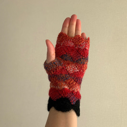 手編みニット手袋　指なし　ハンドウォーマー　アームウォーマー レッドMIX3　フチBK　スカラップ 4枚目の画像