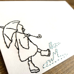 レインコートと傘 メッセージカード 紙刺繍 2枚目の画像
