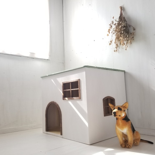 手作りの可愛い犬小屋 ウッドデッキにもなる屋根付き オーダー可能