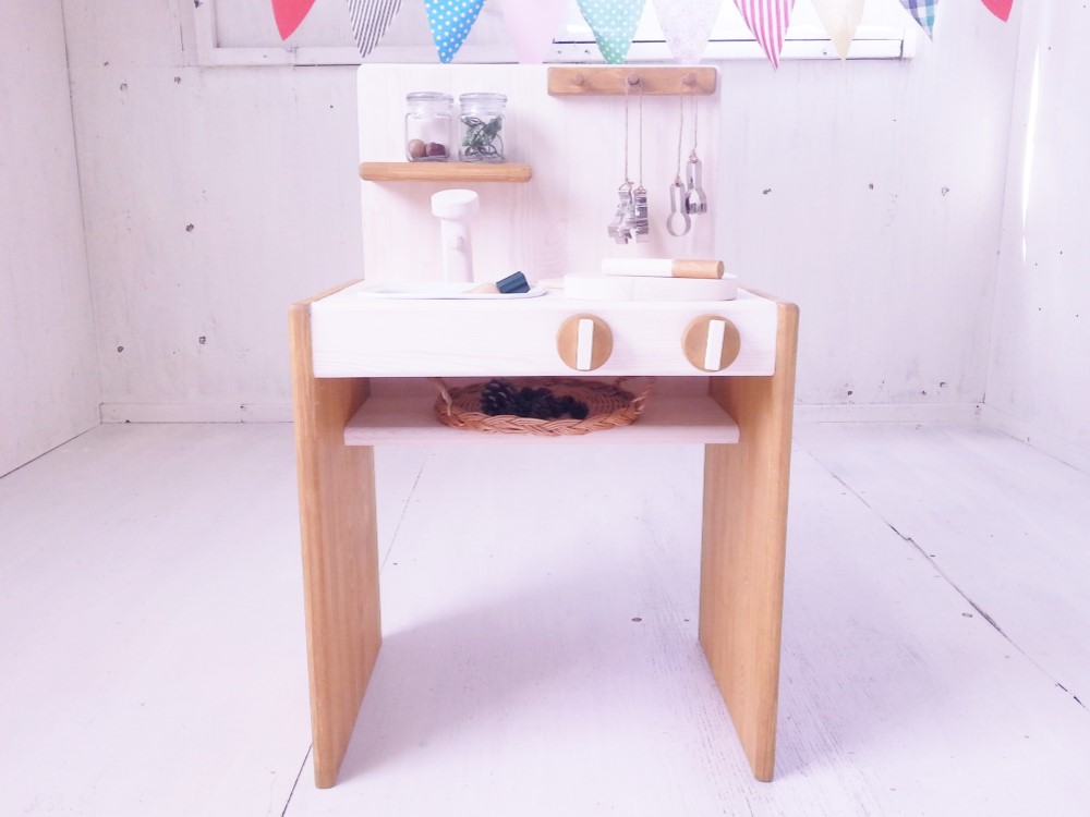 おままごとキッチン　シンプルなデスクタイプ　自然塗料　オーダー可　木のおもちゃ　ナチュラルキッチン　キッズスペース