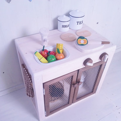 アイランドタイプのおままごとキッチン　木のおもちゃ　自然塗料　オーダー可　店舗什器　誕生日　キッズコーナー　木育 1枚目の画像