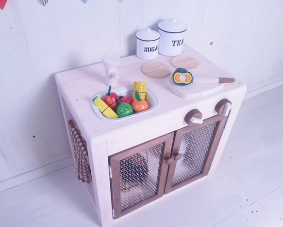 アイランドタイプのおままごとキッチン　木のおもちゃ　自然塗料　オーダー可　店舗什器　誕生日　キッズコーナー　木育 1枚目の画像