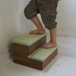 兒童用，帶抽屜的階梯凳 可訂購 天然家具 兒童家具 商店固定裝置 天然油漆 簡約內飾 第5張的照片
