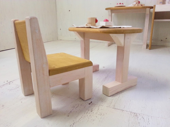 豆椅 堅固的木製嬰兒椅 天然油漆 可訂購 兒童房 商店固定裝置 兒童角 天然家具 可愛 第1張的照片