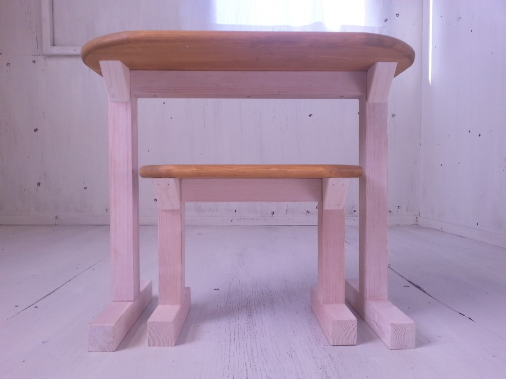 楕円テーブルM　角が無い　子供用イス兼テーブル　自然塗料　オーダー可　キッズルーム　ナチュラル家具　シンプル　かわいい