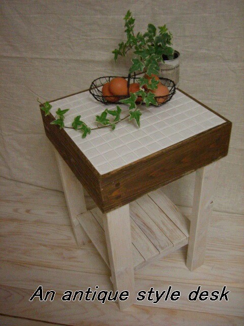 「Creema限定で送料無料」ナチュラルテイスト　かわいいタイルトップ　サイドテーブル　キッチン家具　オーダー可