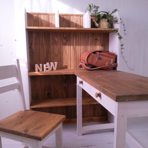無垢材で造る 学習机、椅子、カップボードのお得な3点セット 作業  