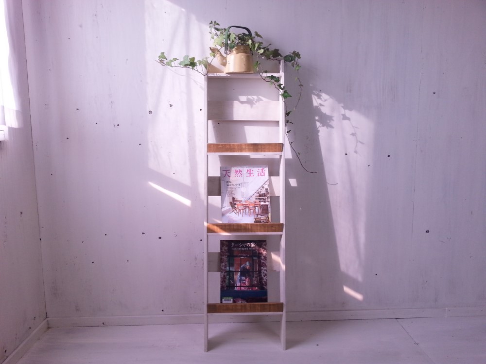アンティークテイスト　無垢材で造る　マガジンラック ３段　オーダー可　店舗什器　カフェ風インテリア　ナチュラル 10,500円