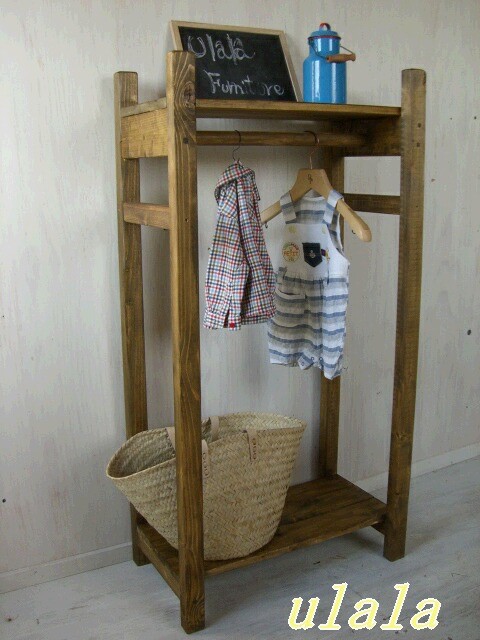無垢の木で造る家具　アンティーク風　ナチュラル　ハンガーラック　オーダー可　キッズルーム　コート掛け　シンプル家具